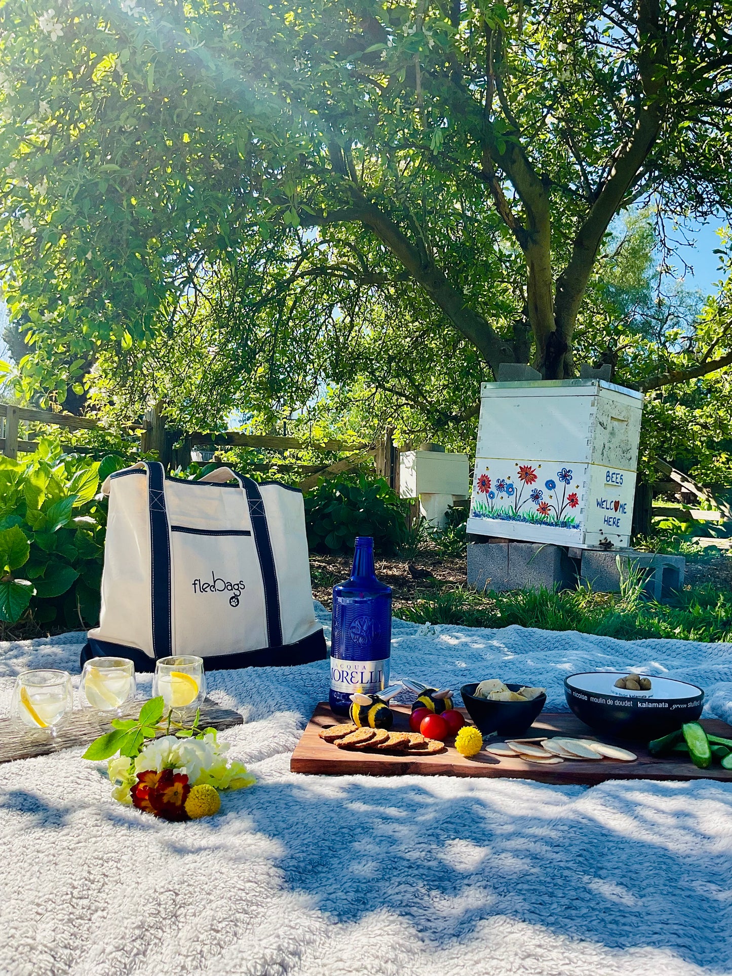 Canvas tote ('Fleebags' original)